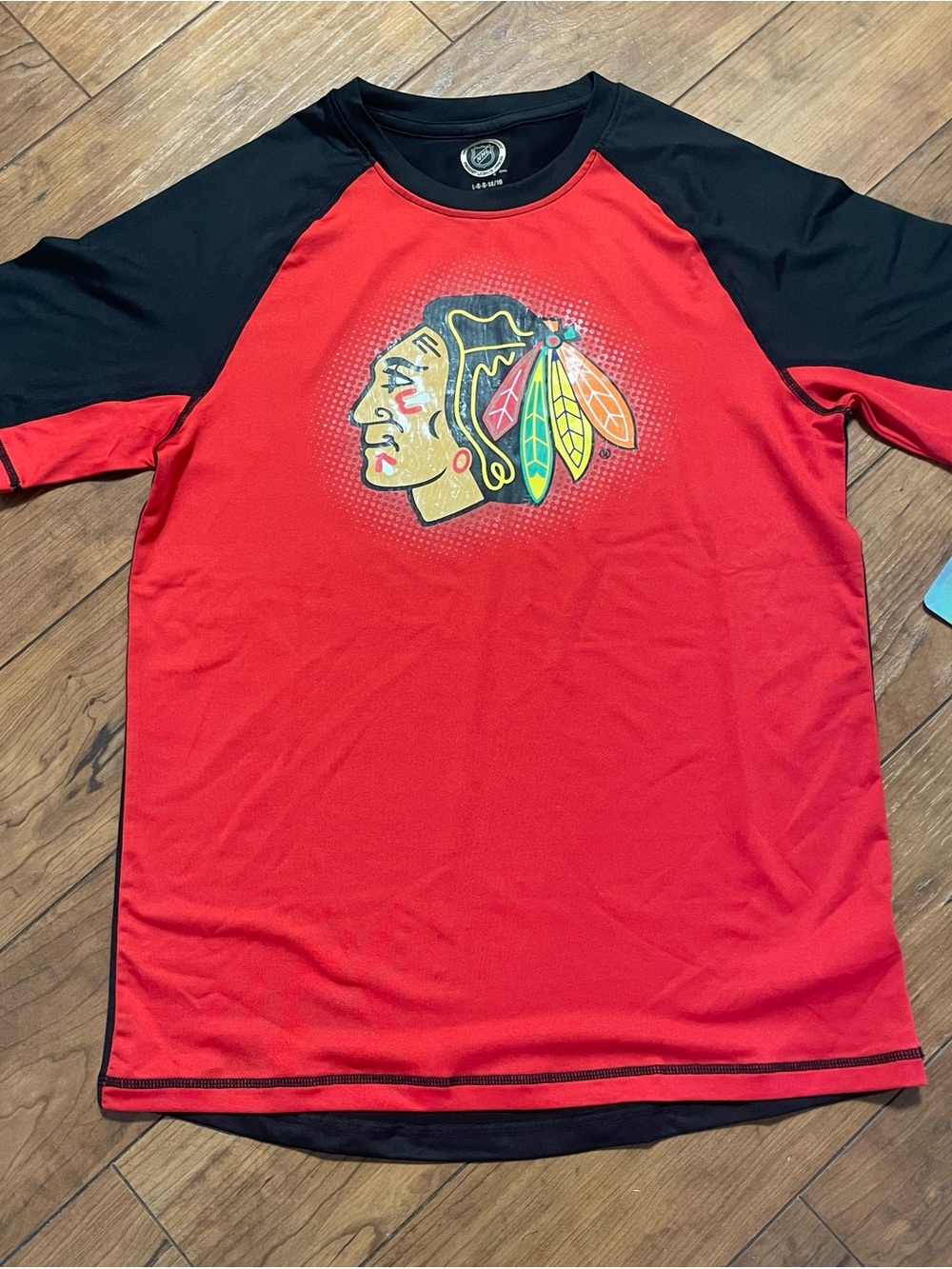 BNWT NHL Chicago Blackhawks Swim Rashguard